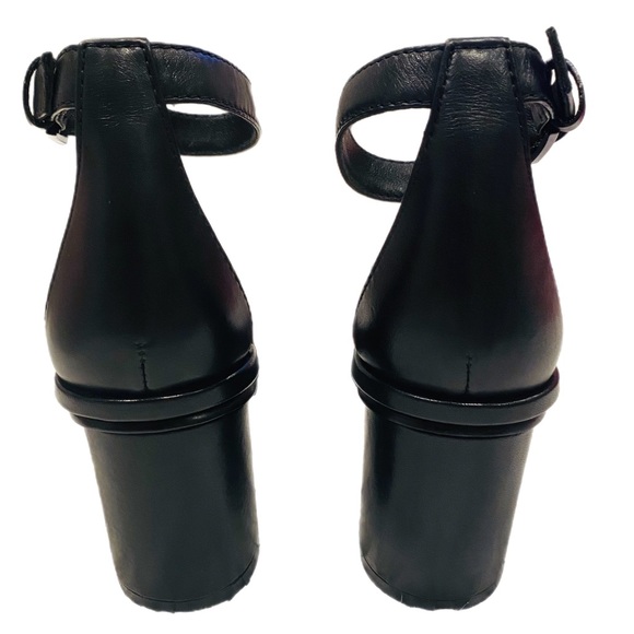 Tory Burch Gabrielle Leather City Sandals - Picture 9 of 11